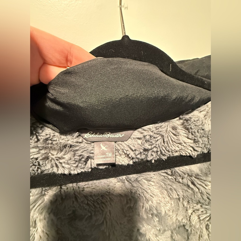 Eddie Bauer Women's Black Puffer Jacket - Picture 13 of 15